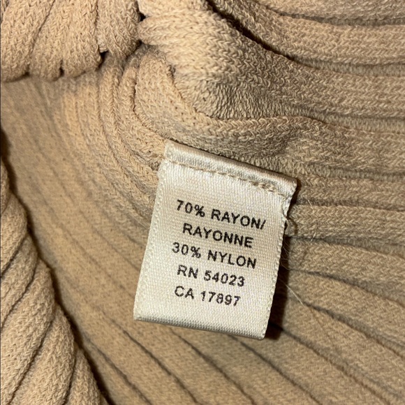 BANANA REPUBLIC Ribbed Tan Long Sleeve Sweater, Scoop Neck. M - Picture 8 of 10